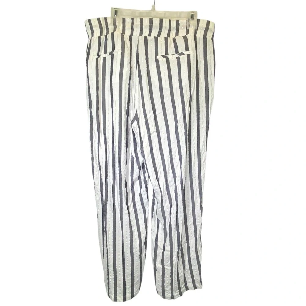 NEW DIRECTIONS Women's plus size 2X lightweight flowy white gray stripe pants